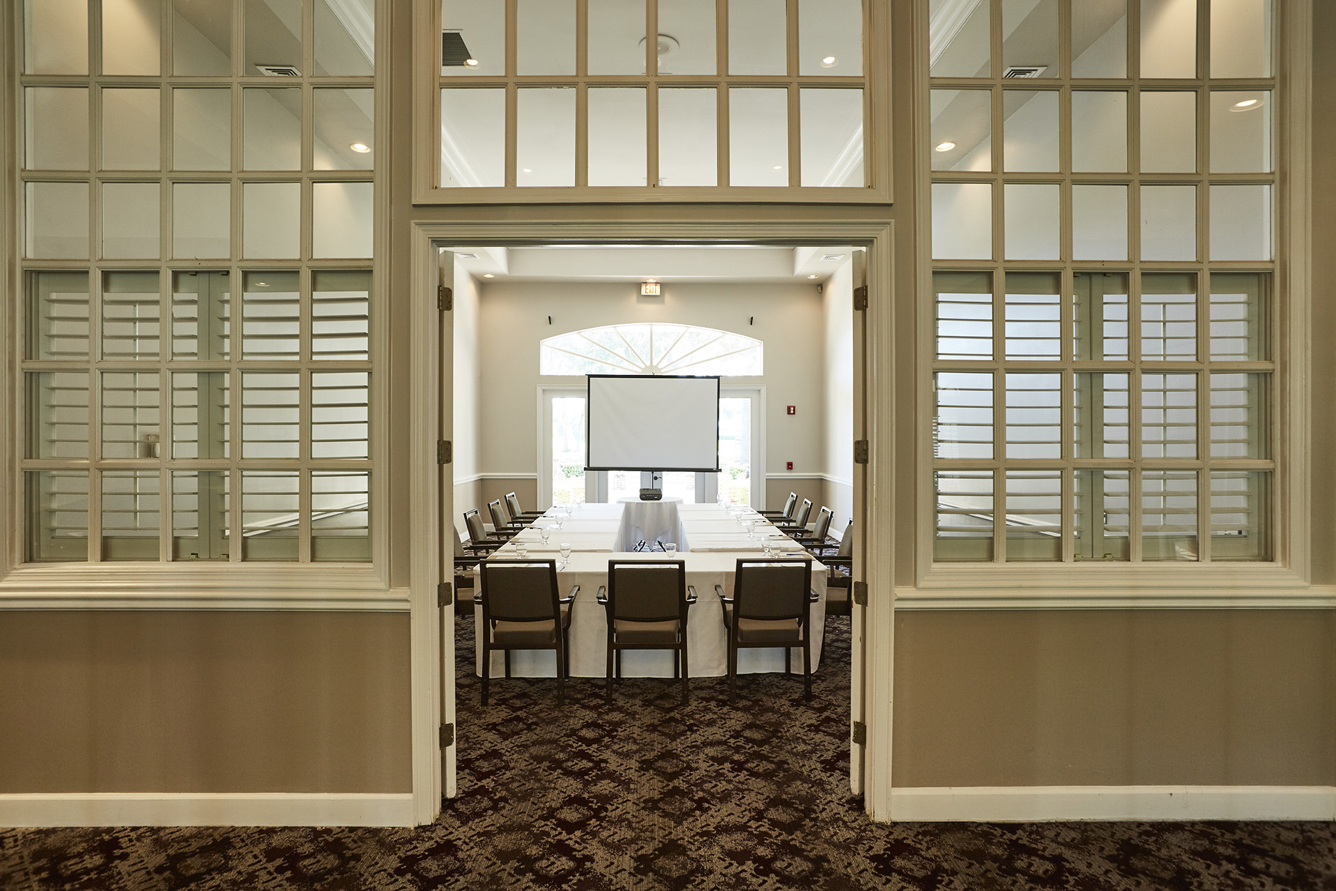 Queen's Harbour Yacht & Country Club - Meeting Room